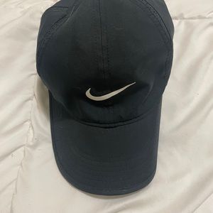 Black Nike dri fit women’s cap